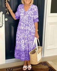 Rochie imprimată cu decolteu în V, elegantă și stilată