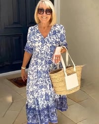 Rochie imprimată cu decolteu în V, elegantă și stilată