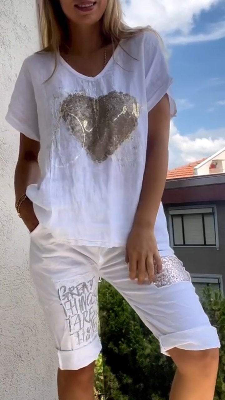 Costum casual din două piese, cu decolteu în V și relief auriu
