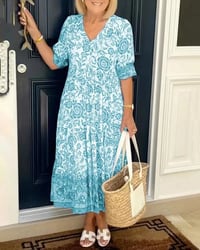 Rochie imprimată cu decolteu în V, elegantă și stilată