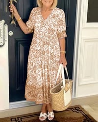 Rochie imprimată cu decolteu în V, elegantă și stilată