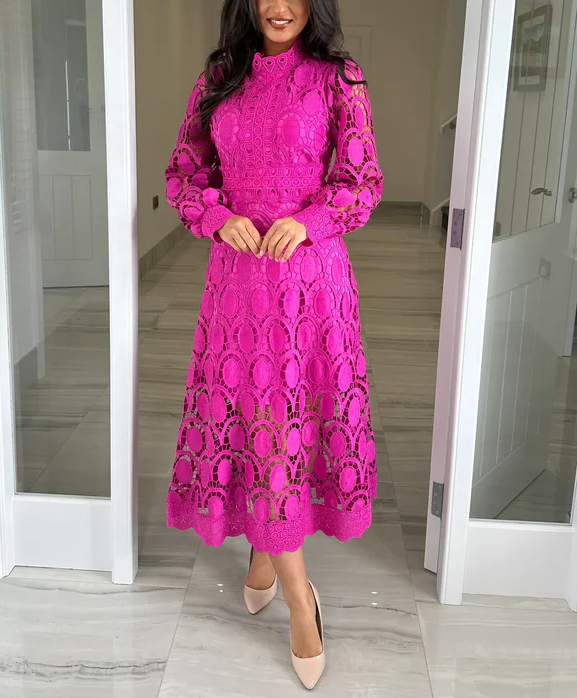 Rochie midi de dama cu un decolteu elegant, aerisit