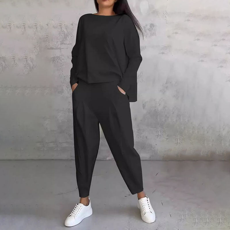 Set din doua piese cu maneci lungi si pantaloni cu gat rotund