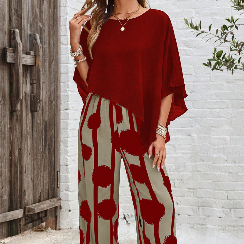 Set elegant cu top cu mâneci trei sferturi și pantaloni cu model