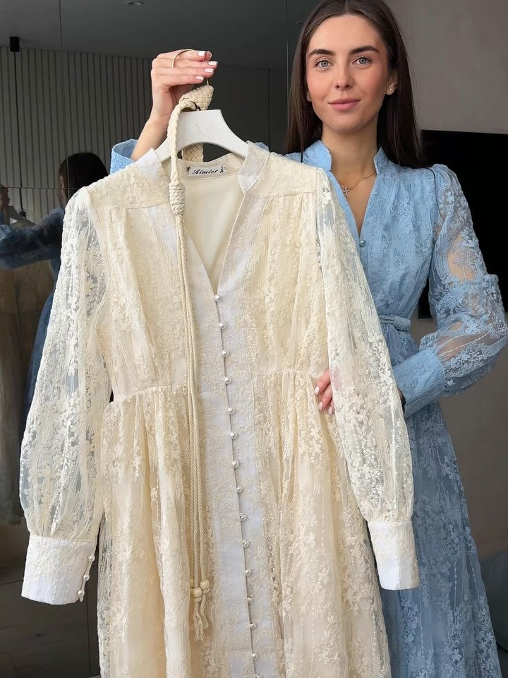 Sukienka damska z dekoltem w serek, bogato haftowana