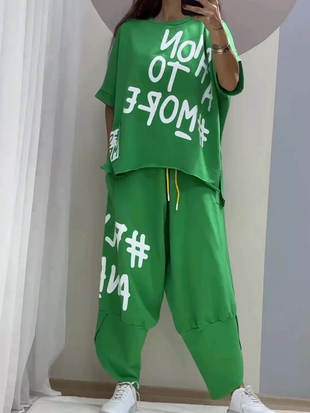 Costum casual din două piese imprimat, cu decolteu rotund