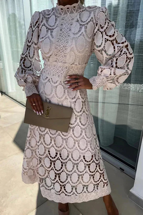 Rochie midi de dama cu un decolteu elegant, aerisit
