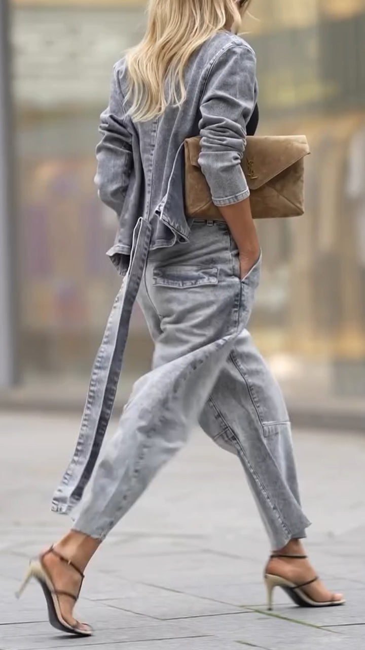 Damski płaszcz z okrągłym dekoltem i spodnie w swobodnym zestawie