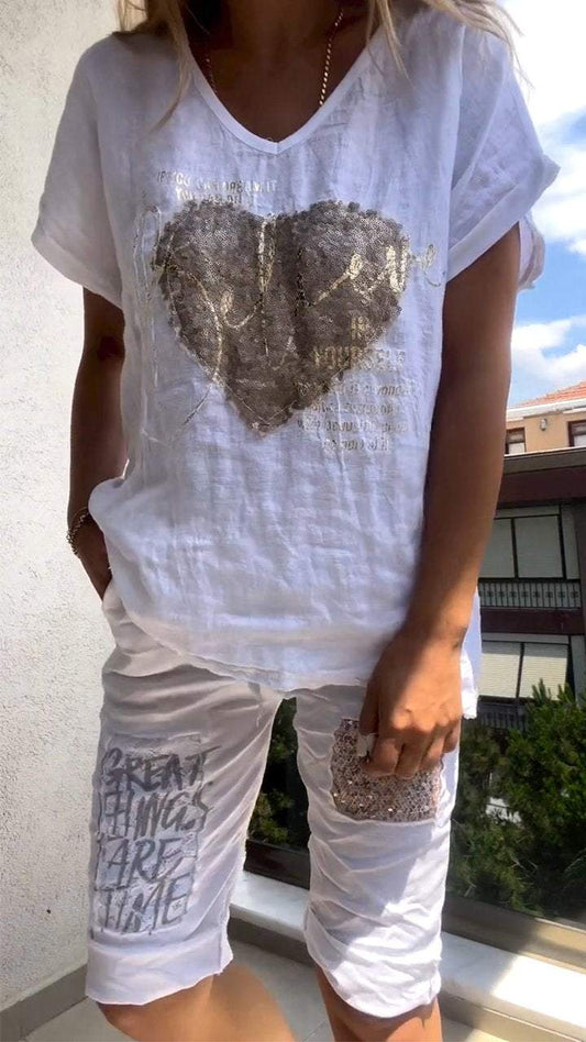 Costum casual din două piese, cu decolteu în V și relief auriu