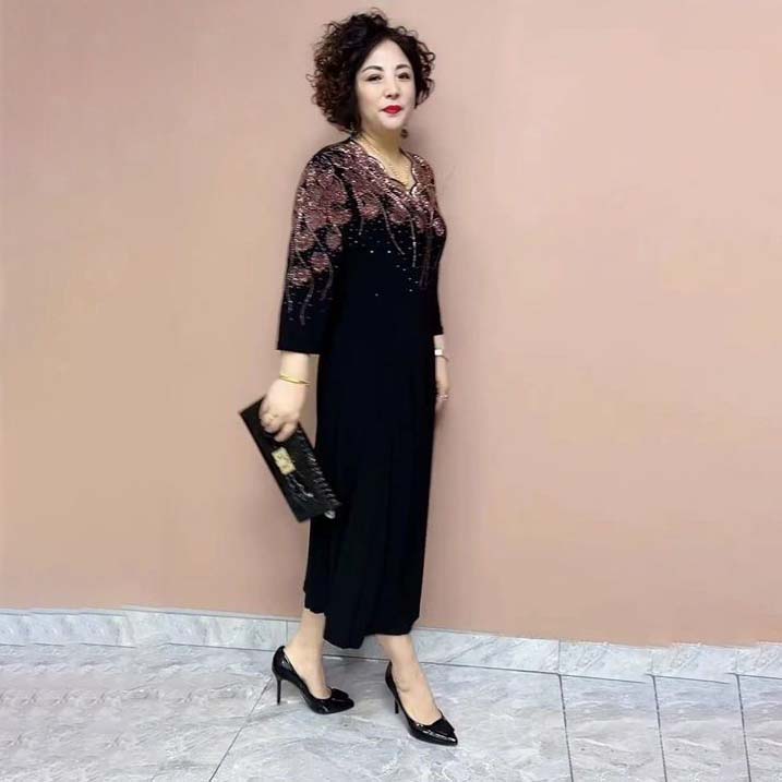 Rochii elegante de dama cu un decolteu stralucitor