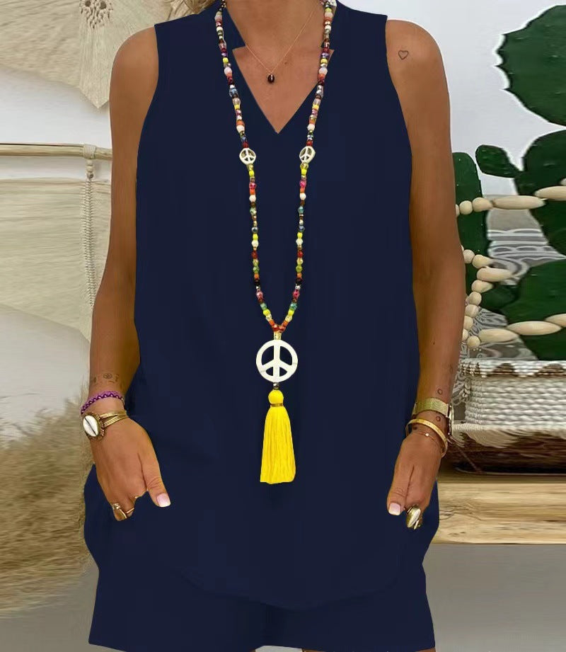 Set elegant din doua piese: decolteu in V cu maneca scurta + pantaloni scurti