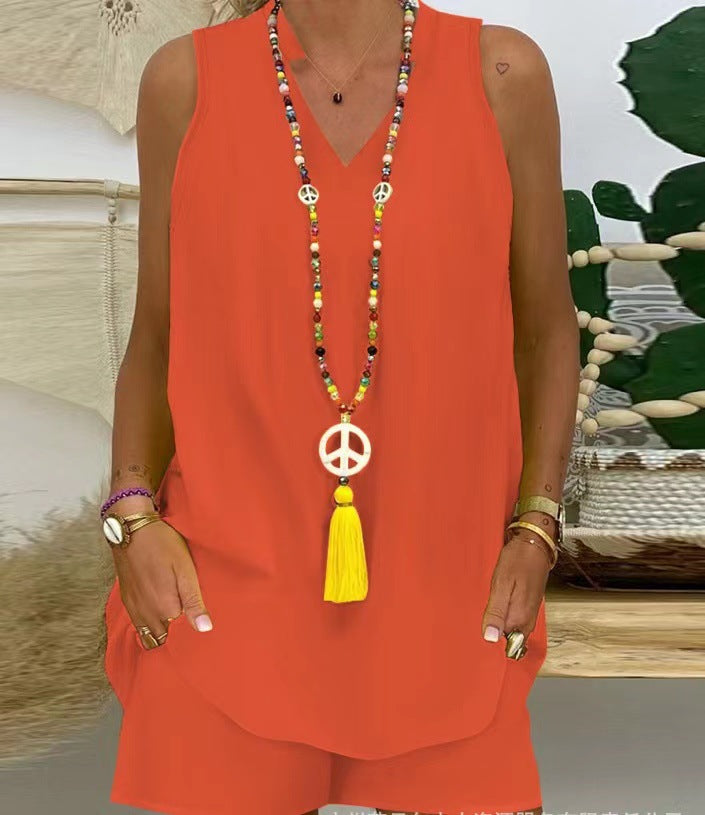 Set elegant din doua piese: decolteu in V cu maneca scurta + pantaloni scurti