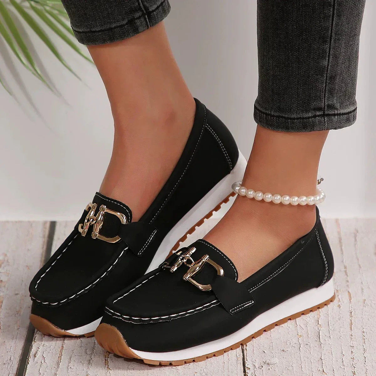 Pantofi casual de damă cu cataramă metalică