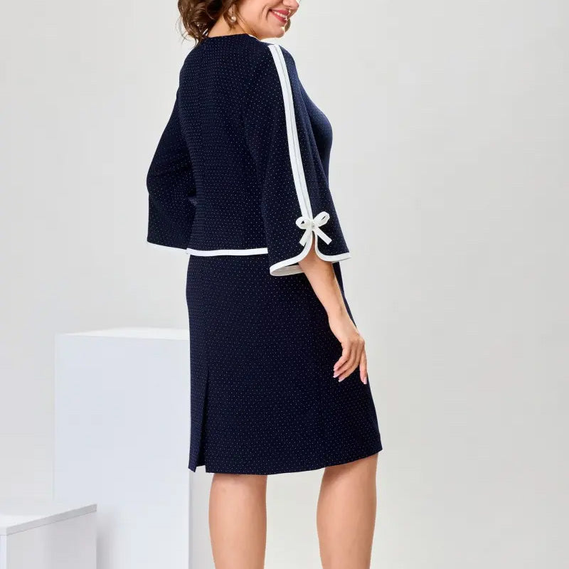 Elegancki top z kokardą i spódnica z rozcięciem na plecach