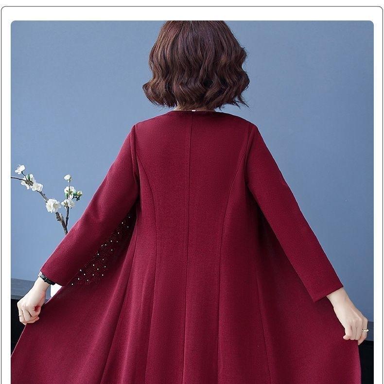 Elegancki dwuczęściowy zestaw damski z żakietem i sukienką