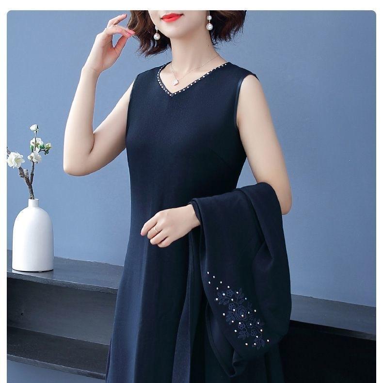 Elegancki dwuczęściowy zestaw damski z żakietem i sukienką