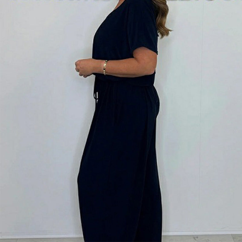 Kombinezon w jednolitym kolorze z dekoltem w serek