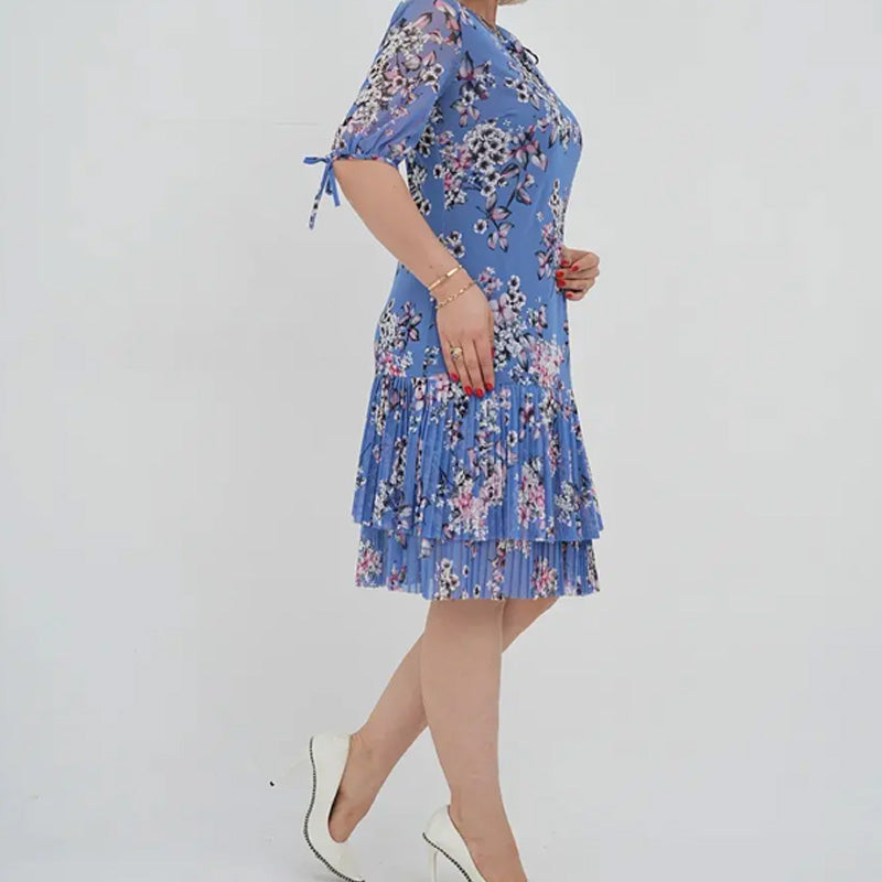 Elegancka damska sukienka plisowana z krótkim rękawem i długą spódnicą