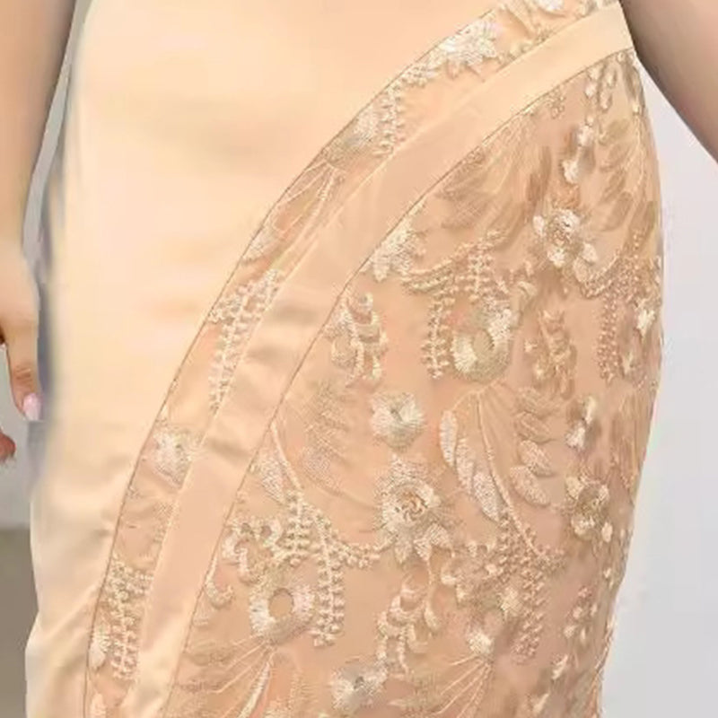 Elegancka koronkowa sukienka z kwiatami