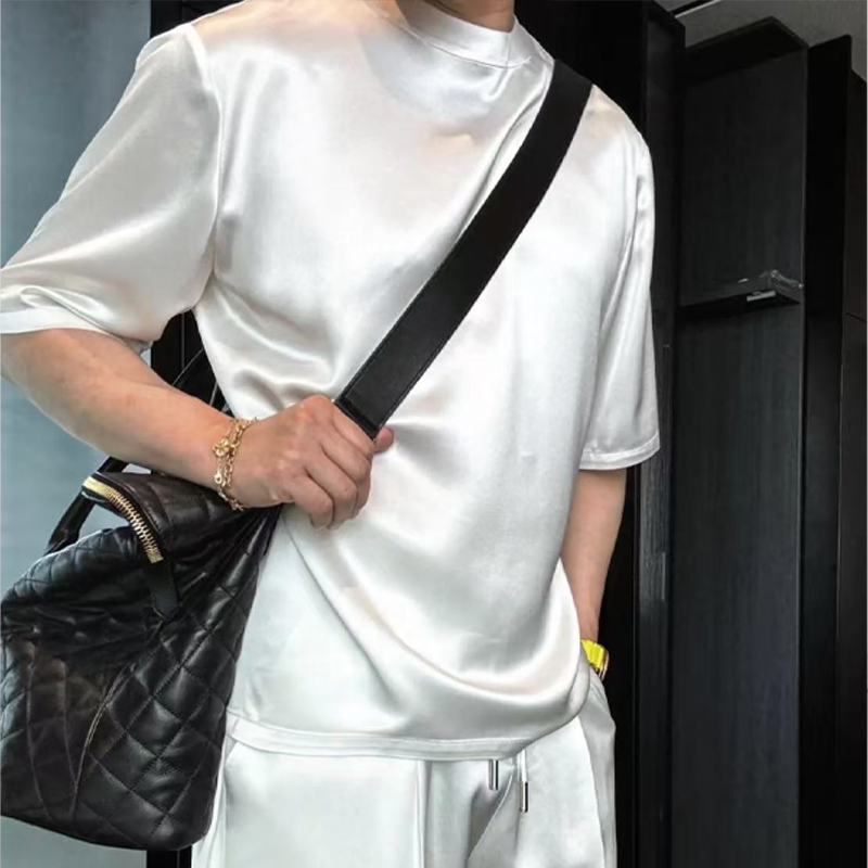 Set bărbătesc casual monocrom cu bluză și bermudă, din două piese
