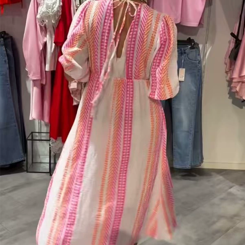 Rochie de damă cu imprimeu și decolteu în V