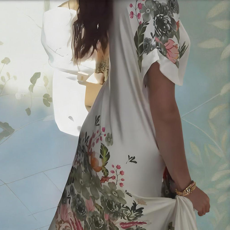 Luźna sukienka w kwiaty z dekoltem w szpic