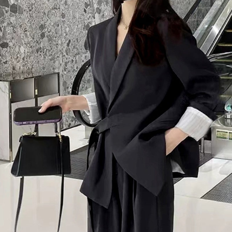 Dwuczęściowy komplet damski - marynarka z wiązaniem z przodu i spodnie z szerokimi nogawkami